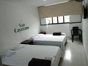 Hotel San Cayetano客房内的一张或多张床位