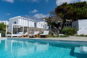 Bazén v ubytovaní Orasea Villa with private pool alebo v jeho blízkosti