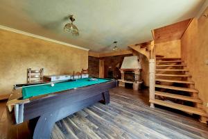a room with a pool table and a staircase at Dom Góralski Watra in Ząb