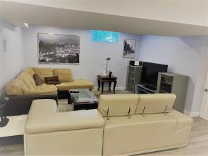 Χώρος καθιστικού στο Gilford Beach Apartment