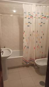 A bathroom at Skala