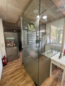 Ένα μπάνιο στο Apartamento 4 en chalet,mascotas si +13 φωτογραφίες