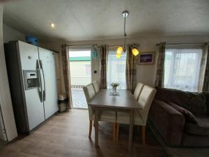 Luxury 8 and 6 berth caravans的休息区