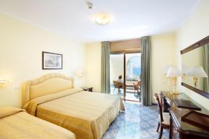 Postel nebo postele na pokoji v ubytování Johanna Park Hotel