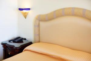 Postel nebo postele na pokoji v ubytování Johanna Park Hotel