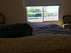 a bedroom with a bed and a window at Balcon de los Andes in Salta