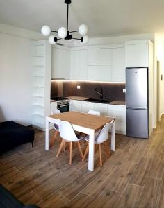 Η κουζίνα ή μικρή κουζίνα στο Eman +7 φωτογραφίες