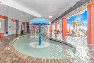 Bazén v ubytování Immaculate Ocean View Double Queen Suite!- Grande Cayman Resort Unit 232 - Sleeps 4 Guests! nebo v jeho okolí