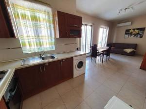 A cozinha ou kitchenette de Sea views apartment-wifi-sleep 5