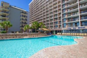 Bazén v ubytování Immaculate Ocean View Double Queen Suite!- Grande Cayman Resort Unit 232 - Sleeps 4 Guests! nebo v jeho okolí