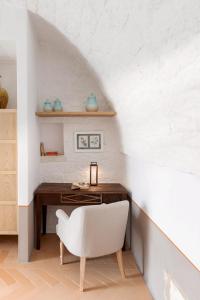a white room with a desk and a white chair at Masseria Auraterrae in Polignano a Mare