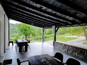 a patio with a table and chairs and a view at Casa Calina in Călimăneşti