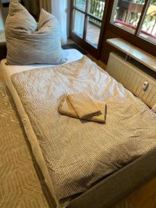 a bed with a napkin on top of it at Wohnung in Landshuter Altstadt in Landshut