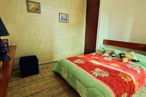 a bedroom with a bed with two stuffed animals on it at Charmant Studio Côtier in Tangier