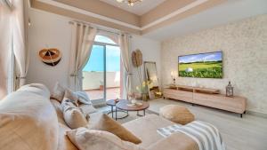 Μια τηλεόραση ή/και κέντρο ψυχαγωγίας στο huge penthouse seaviews gateaway