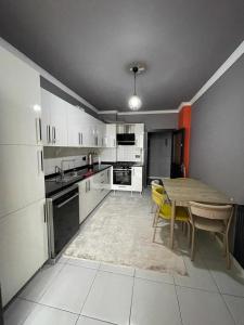 Kuchyň nebo kuchyňský kout v ubytování Tatil evi