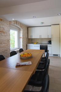 Kuchyň nebo kuchyňský kout v ubytování Apartment Lungomare