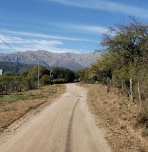 Los MollesにあるCon vista a las sierras, Villa Las Rosas, Traslasierras, Cordobaの遠山道