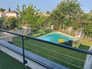 Basen w obiekcie Maison moderne Avignon 6 pers lub w pobliżu