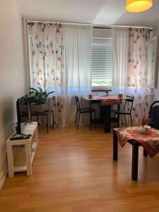 TV a/nebo společenská místnost v ubytování Studio lumineux + 3 fotografie