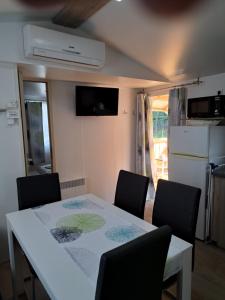 a dining room table and chairs in a caravan at Mobilheim / Chalet in Seekirchen am Wallersee