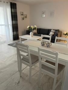 Гостиная зона в Jardines Apartment