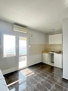 Kuhinja ili čajna kuhinja u objektu Apartmani MAS