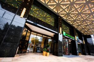 太原五洲假日酒店的门面或入口