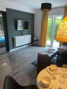TV a/nebo společenská místnost v ubytování Pokoje I Apartamenty Polna 19