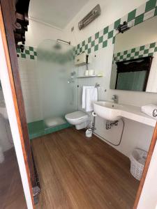 A bathroom at Piccadilly Penthouse with Jacuzzi