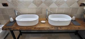 two sinks on a wooden table in a bathroom at CasaSignorina in Leuca