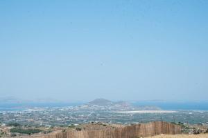 a view of a city from the top of a hill at VAGIANOU THEA bianco in Vívlos