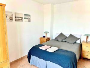 a bedroom with a bed with two towels on it at Charmante maison à nbne plage in Narbonne