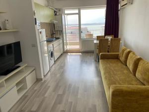 Η κουζίνα ή μικρή κουζίνα στο Apartament Summerland Crazy Beach Mamaia