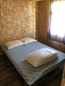 Un pat sau paturi într-o cameră la Chalet 1