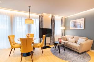 Posezení v ubytování SEETELHOTEL Ostseehotel das Entdeckerhotel an der Ostsee und der perfekte Startpunkt für Ihre Inselabenteuer