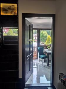 Posedenie v ubytovaní Pokoje i apartamenty u Sabiny - DOSTĘP DO JACUZZI TYLKO W WYBRANYCH OPCJACH sprawdź poniżej szczegóły rezerwacji