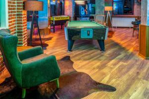 Biliár nebo kulečník v ubytování Sunny Paradise Family Hotel