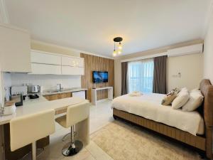Dapur atau dapur kecil di Luxurious Sea View Studio