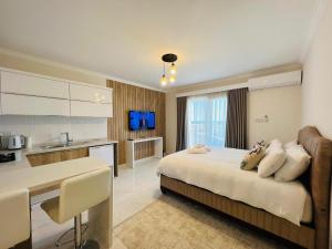 Televisyen dan/atau pusat hiburan di Luxurious Sea View Studio