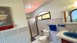 Ένα μπάνιο στο Kingsize Condo Bambu Beachside Puerto Morelos +9 φωτογραφίες