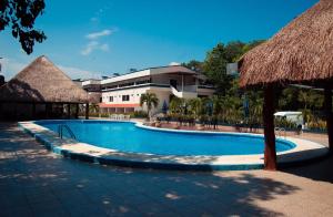 Bazén v ubytování Hotel Luna Caribe nebo v jeho okolí