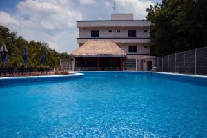 Bazén v ubytování Hotel Luna Caribe nebo v jeho okolí