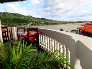a balcony with a table and a view of the river at Pampa & Selva in Rurrenabaque