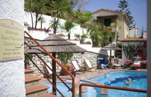 Bazén v ubytování Hotel Barsalini nebo v jeho okolí