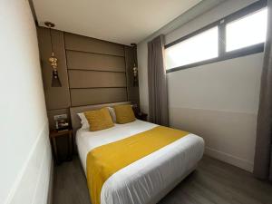 Cama ou camas em um quarto em Hotel Art Santander