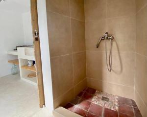 Bilik mandi di Stylish Vathy Studio with Sea View