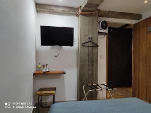 Μια τηλεόραση ή/και κέντρο ψυχαγωγίας στο Carriqui Underground