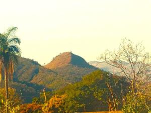 Pemandangan gunung umum atau pemandangan gunung yang diambil dari homestay