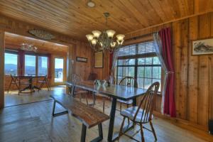 Fotografie z fotogalerie ubytování Lazy Bear Outlook v destinaci Ellijay